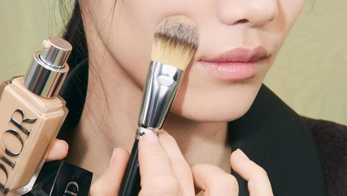 Rekomendasi Foundation High End yang Bikin Makeup Tampak Flawless