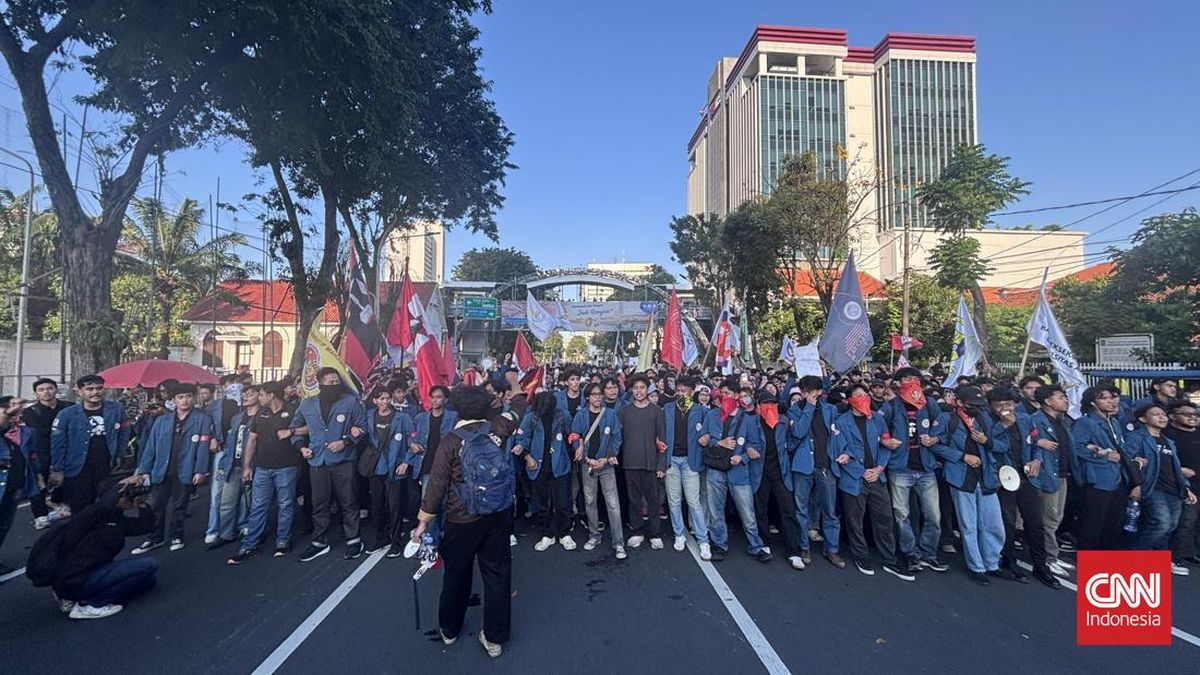 1.249 Polisi Kawal Demo Mahasiswa di Grahadi Surabaya