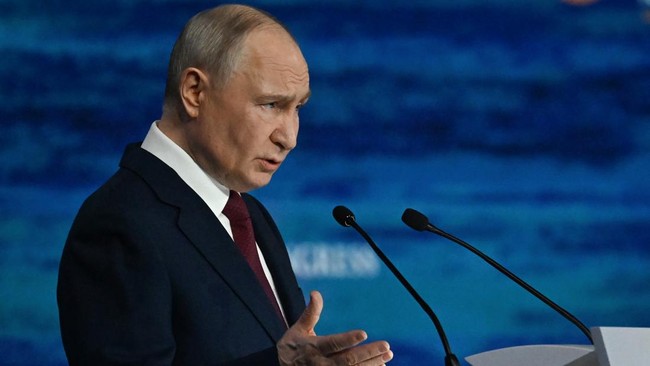 Russian President Vladimir Putin delivers a speech during the plenary session of the St. Petersburg International Economic Forum (SPIEF) in Saint Petersburg on June 5, 2026. (Photo by OLGA MALTSEVA / AFP)