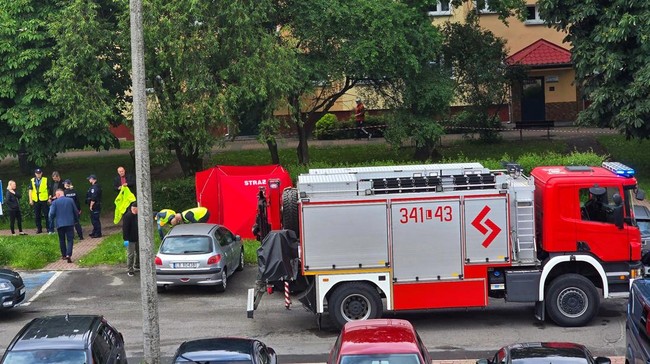 This general view taken on June 16, 2026 shows a crime scene covered with a tent (back C-L) in Biala Podlaska, eastern Poland, where Russian artist Semyon Skrepetsky, known for his satirising Russian President Putin has been shot dead.