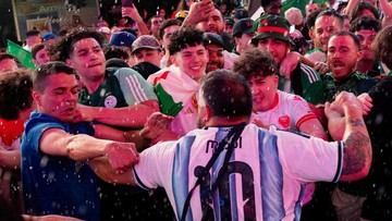 Kabar Sport CNN Terbaru : Fans Argentina dan Aljazair Tonjok-tonjokan Jelang Laga Piala Dunia