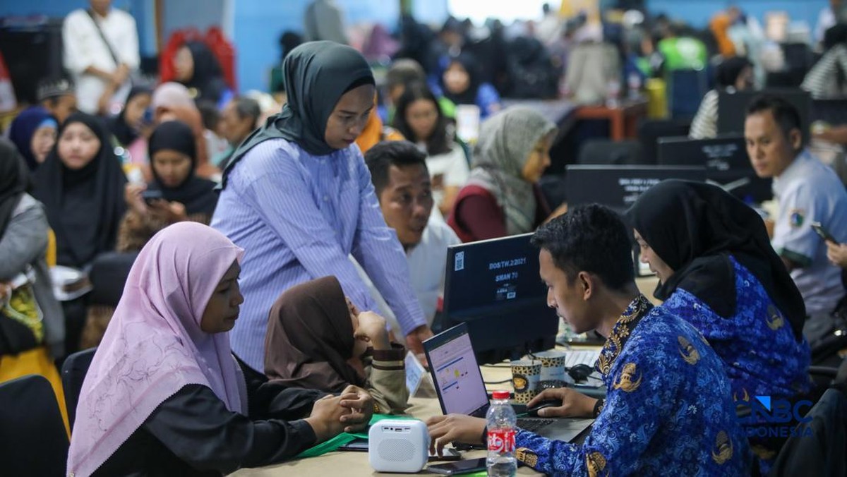 Intip Kesibukan Posko SPMB: Layani Calon Murid-Live Streaming