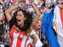 Paraguayan model Larissa Riquelme celebrates a goal of Paraguay against Italy as she watches the FIFA WC South Africa 2010 football match on a screen in Asuncion on June 14, 2010. PHOTO / Norberto Duarte