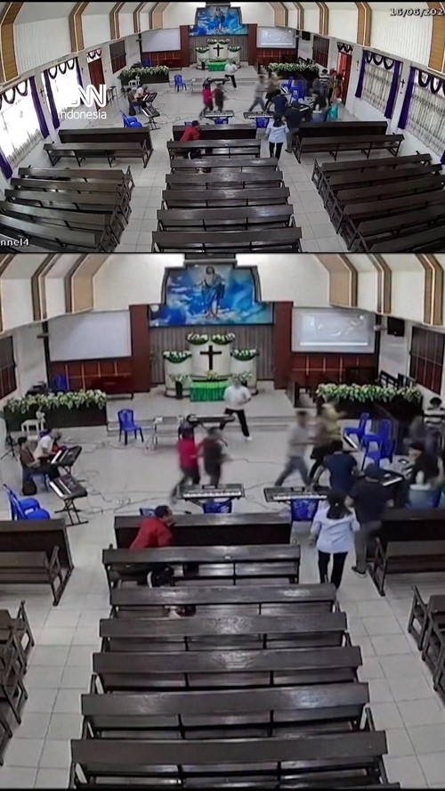 Rekaman CCTV memperlihatkan warga berlarian keluar gereja saat gempa magnitudo 6,7 melanda Palu pada Selasa (16/6).