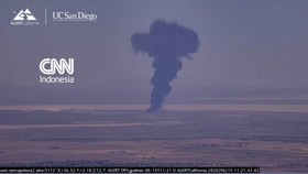 Pesawat B-52 Bomber milik Amerika Serikat jatuh tak lama setelah takeoff di Los Angeles pada Senin (15/6).