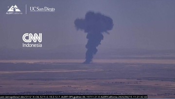 Penampakan Kepulan Asap usai Pesawat Bomber B-52 AS Jatuh