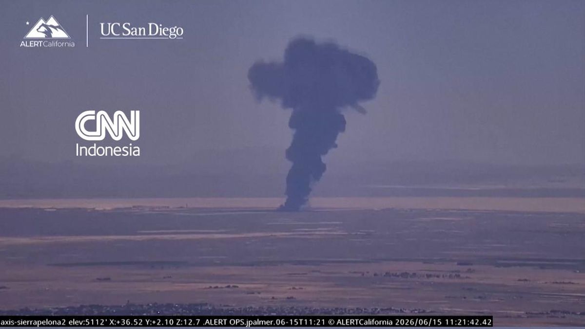Penampakan Kepulan Asap usai Pesawat Bomber B-52 AS Jatuh