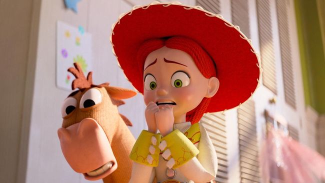 Kisah Woody dan Buzz serta para mainan yang bisa hidup dan berpetualang kembali hadir dalam Toy Story 5. © 2026 Disney/Pixar. All Rights Reserved.