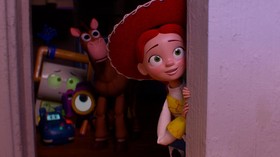 Kisah Woody dan Buzz serta para mainan yang bisa hidup dan berpetualang kembali hadir dalam Toy Story 5. © 2026 Disney/Pixar. All Rights Reserved.