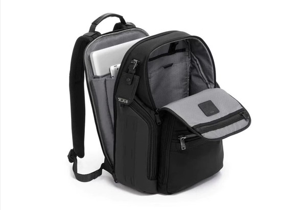 Sering Bawa Laptop dan Banyak Gear? Ransel Travel Ini Punya Tempat untuk Semuanya