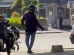 Pemotor Ancam Pendemo Pakai Parang di Makassar Diduga Kesal Jalan Ditutup