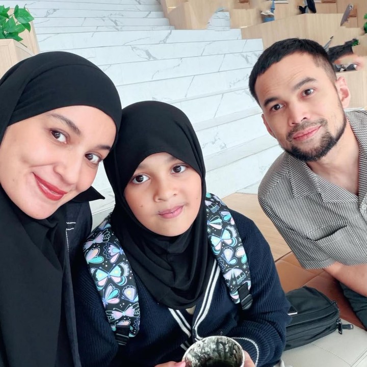 <p>Gadis yang akrab disapa Hawwa ini lahir pada 25 Juli 2016. Di tahun 2026 ini, dirinya akan genap berusia 10 tahun. Wah, tidak terasa Hawwa sudah tumbuh besar ya, Bunda. (Foto: Instagram @shireensungkar)</p>