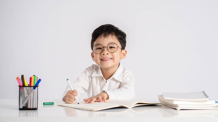 7 Rekomendasi Buku Tulis Sekolah Anak yang Bagus dan Tidak Mudah Rusak
