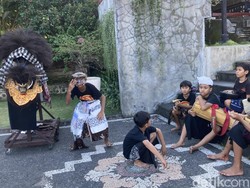 Tradisi Ngelawang Barong di Manis Galungan, Anak-anak Raup Banyak Punia