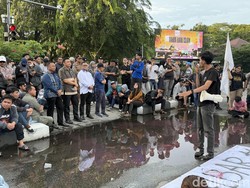 Anggota DPRD Kalbar Datangi Aksi di Tugu Digulis, Mahasiswa Tolak Beri Panggung