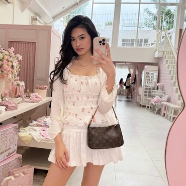 Jalani Hidup Masing-masing, Ini 7 Potret Aqila Zhavira Usai Putus dengan Betrand Peto