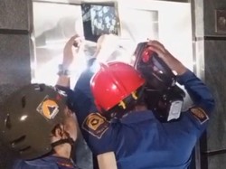 Damkar Bogor Selamatkan 2 Wanita yang Terjebak di Lift Hotel