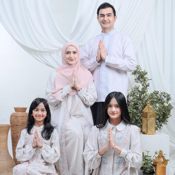 <p>Kehidupan keluarga artis Tanah Air tampaknya tak pernah lepas dari sorotan. Begitu juga dengan putri sulung pasangan artis Shandy Sjariff dan Physla Idroes, Madiva. (Foto: Instagram @phylsapicaa)</p>