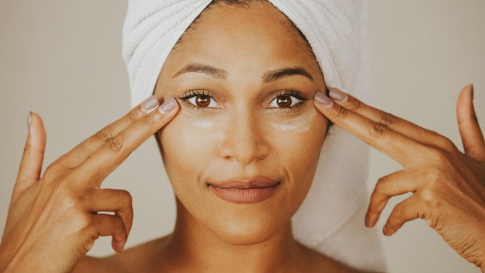 Jangan lupakan eye cream dan sunscreen