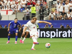 ARLINGTON, TEXAS - JUNE 17: Harry Kane #9 of England takes a penalty during the FIFA World Cup 2026 Group L match between England and Croatia at Dallas Stadium on June 17, 2026 in Arlington, Texas.   Richard Pelham/Getty Images/AFP (Photo by Richard