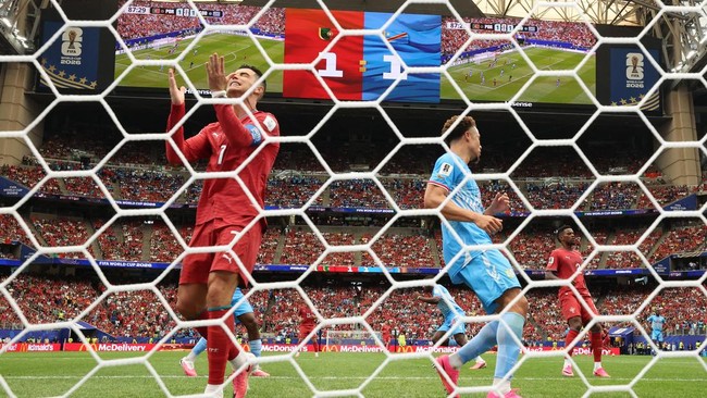 Cristiano Ronaldo kini sudah 10 pertandingan gagal cetak gol di Piala Eropa dan Piala Dunia.