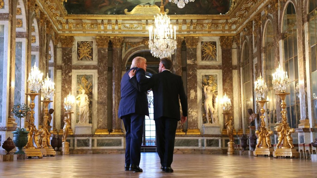 Potret Momen Bersejarah Trump di Istana Versailles, Teken MoU Iran