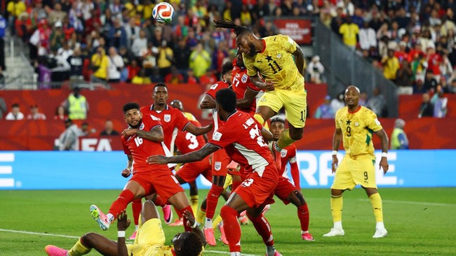 Soccer Football - FIFA World Cup 2026 - Group L - Ghana v Panama - Toronto Stadium, Toronto, Canada - June 17, 2026 Ghana's Antoine Semenyo heads at goal REUTERS/Piroschka Van De Wouw