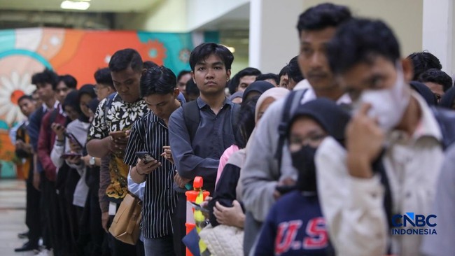 Antrean 2 Km demi Loker Rp15,4 Juta: Sinyal Ketatnya Pasar Tenaga Kerja Formal di Asia Tenggara