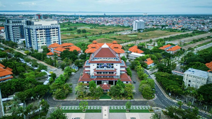 8 Kampus Terbaik di Jawa Timur Versi QS dan THE World University Ranking 2026