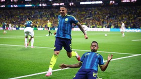 Soccer Football - FIFA World Cup 2026 - Group K - Uzbekistan v Colombia - Estadio Azteca, Mexico City, Mexico - June 17, 2026 Colombia's Jaminton Campaz celebrates scoring their third goal with Kevin Castano REUTERS/Eloisa Sanchez