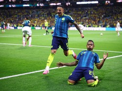 Soccer Football - FIFA World Cup 2026 - Group K - Uzbekistan v Colombia - Estadio Azteca, Mexico City, Mexico - June 17, 2026 Colombia's Jaminton Campaz celebrates scoring their third goal with Kevin Castano REUTERS/Eloisa Sanchez