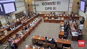 Komisi III DPR menggelar audiensi terkait kasus dugaan penipuan dan penggelapan dana perjalanan umrah yang menyeret PT Khazanah Tamma Internasional atau Hanania Group, Kamis (18/6).