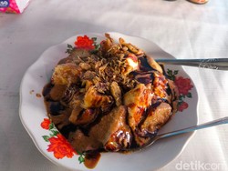 Menikmati Kupat Tahu Mang Agus Cilimus yang Legendaris