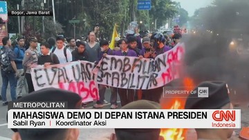 VIDEO: Mahasiswa Demo di Depan Istana Presiden