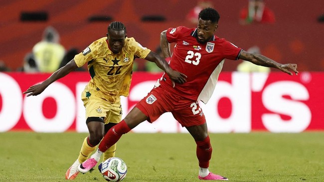 Soccer Football - FIFA World Cup 2026 - Group L - Ghana v Panama - Toronto Stadium, Toronto, Canada - June 17, 2026 Ghana's Kamaldeen Sulemana in action with Panama's Amir Murillo REUTERS/Benoit Tessier