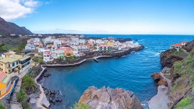 Pulau El Hierro di Kepulauan Canary, Spanyol. Tak kalah dari Santorini, Pulau El Hierro di Spanyol ini menawarkan wisata alam yang masih perawan.