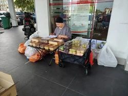 Terharu! Meski Kanker Payudara Stadium 4, Ibu Ini Tetap Jualan Kue demi Anak