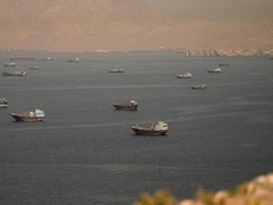 AS & Iran Sepakat Damai, Kapal Tanker Mulai Lewat Selat Hormuz
