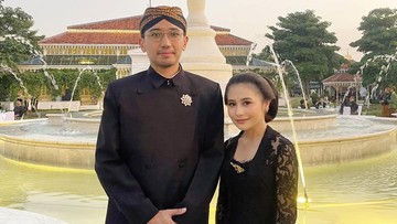 Gosip Terkini Selebriti Insertlive : Potret Sakral Prilly Latuconsina Ikut Kirab Malam 1 Suro di Pura Mangkunegaran Keraton Solo