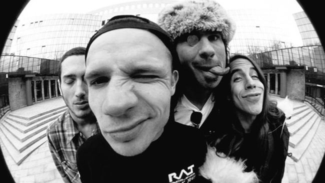 Lirik Lagu Sick Love - Red Hot Chili Peppers
