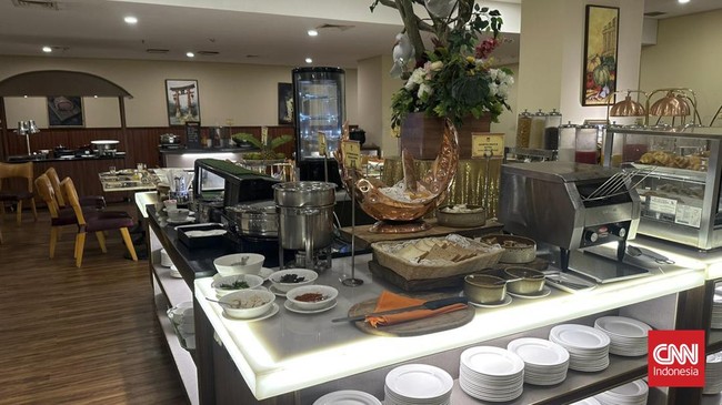 Proses eksekusi lahan Hotel Sultan berlangsung ricuh, menyisakan sajian sarapan bagi tamu hotel yang masih utuh.
