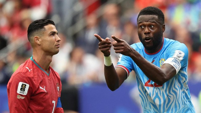Soccer Football - FIFA World Cup 2026 - Group K - Portugal v DR Congo - Houston Stadium, Houston, Texas, U.S. - June 17, 2026 Portugal's Cristiano Ronaldo and DR Congo's Chancel Mbemba react IMAGN IMAGES via Reuters/Troy Taormina