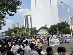 Massa Demo di Patung Kuda, Dukung MBG Dilanjutkan dan Diawasi Bersama