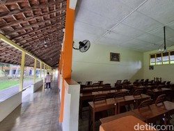 Melihat Kelas Kandang Kuda SMA De Britto dan Cerita di Baliknya