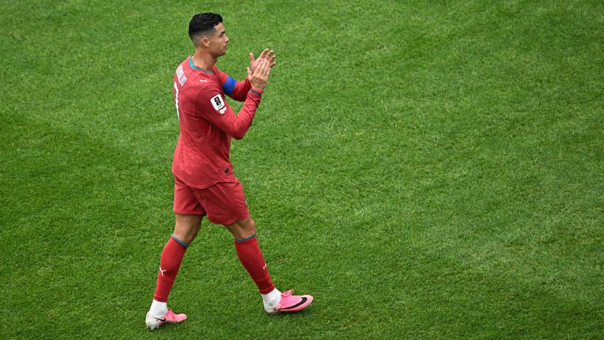 Ejekan Amat Menusuk: Fans Rd Kongo Teriak "messi" Saat Ronaldo Tumpul