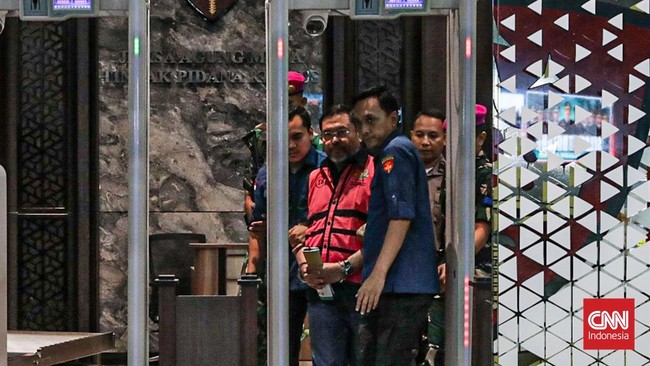 Kejagung terus mengusut kasus korupsi program MBG, menetapkan enam tersangka termasuk ketua yayasan yang jadi tangan jual beli titik SPPG ke Dadan.