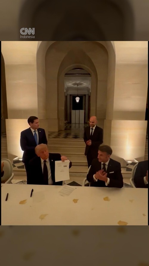 Macron Unggah Momen Diri Saksikan Trump Teken MoU AS-Iran di Paris