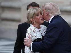Viral Trump Jabat Tangan Istri Macron Sangat Lama di KTT G7