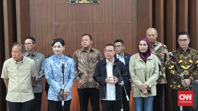 Wakil Ketua DPR Sufmi Dasco Ahmad bertemu dengan Ketua OJK dan Dirut BEI terkait pengumuman direksi BEI di Gedung DPR, Senayan, Jakarta, Kamis (18/6).