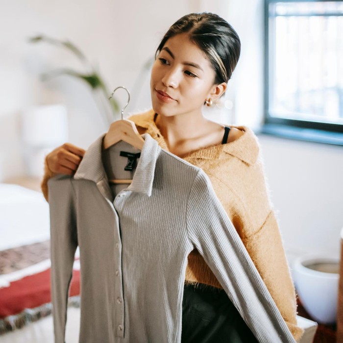 5 Model Kemeja yang Wajib Ada di Lemari
